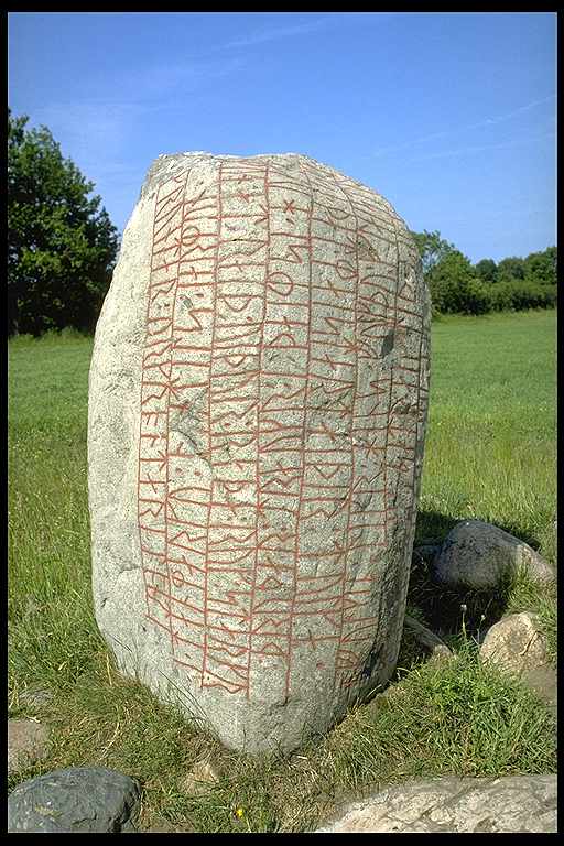 Runes written on runsten, smålandsporfyr. Date: V s 900-t